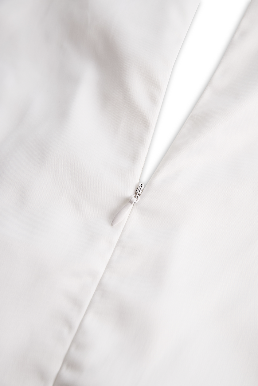 FJØRNA women's white sleeveless floral embroidery blouse, showcasing intricate floral patterns and a sleeveless design.