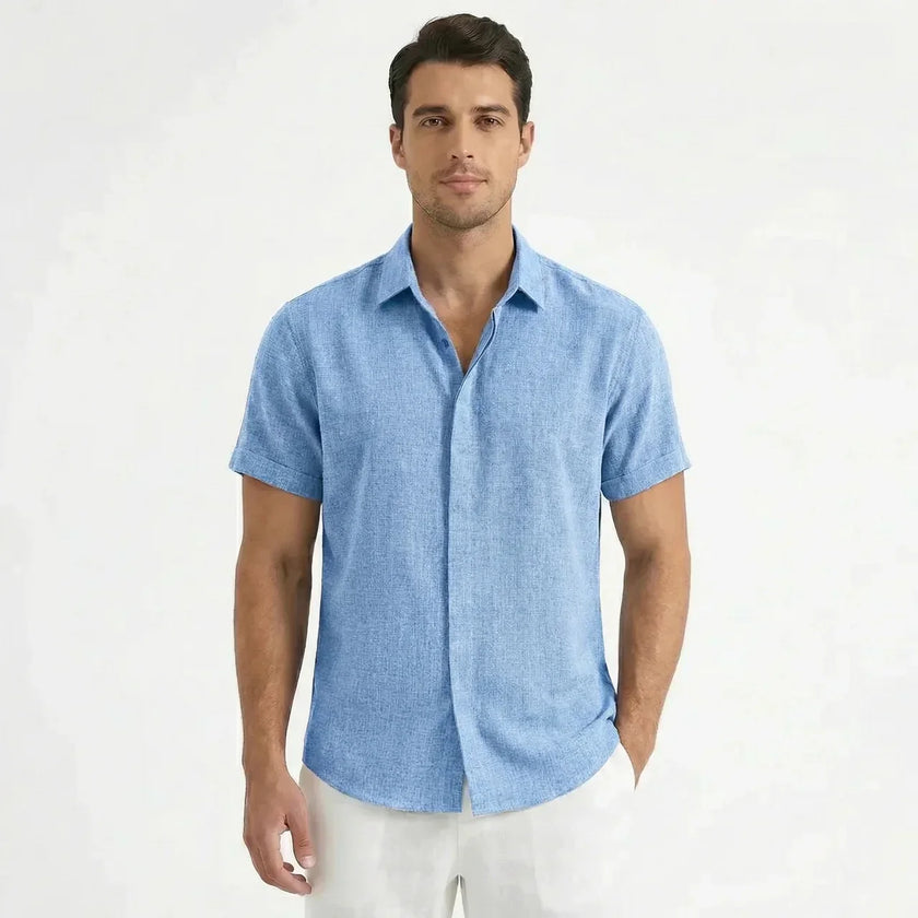 FJØRNA men's cotton-linen short sleeve shirt in light blue, casual men's shirt with a relaxed fit and button front.