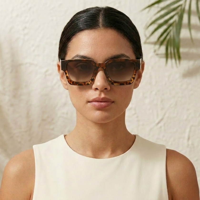 FJØRNA vintage 90s rectangular unisex sunglasses with retro style and thick frame, accessory for women and men.
