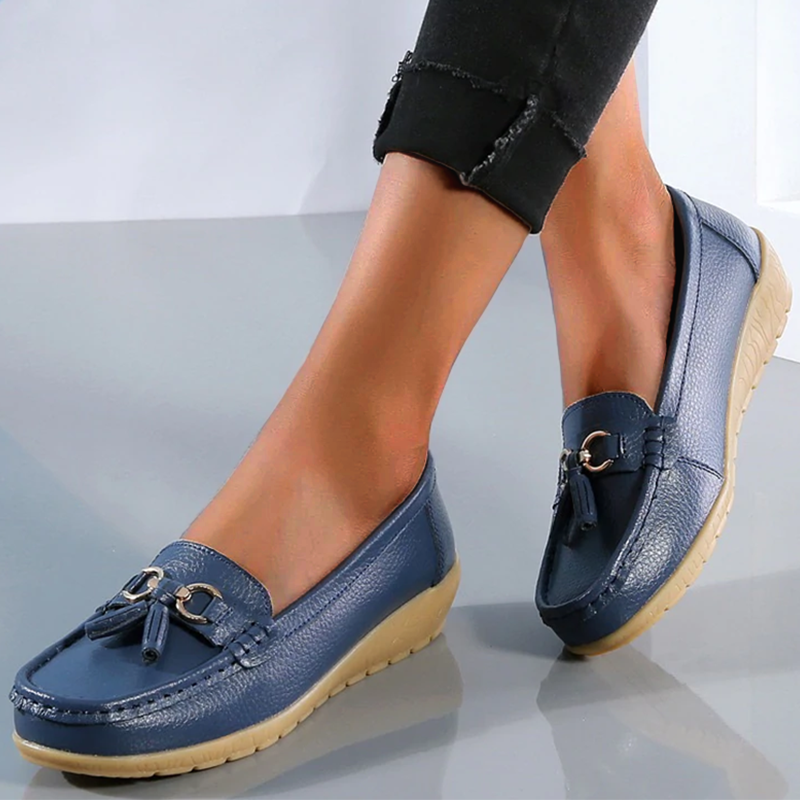 FJØRNA women's orthopedic loafers with non-slip waterproof soles, featuring a classic design and cushioned comfort for everyday wear.