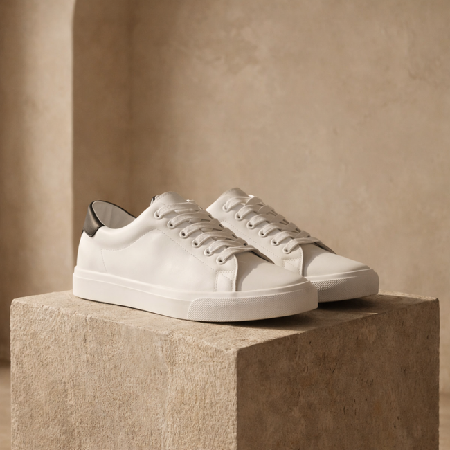 FJØRNA men's leather casual trainers with lace-up design, stylish everyday shoes, showcasing black leather uppers and white soles.