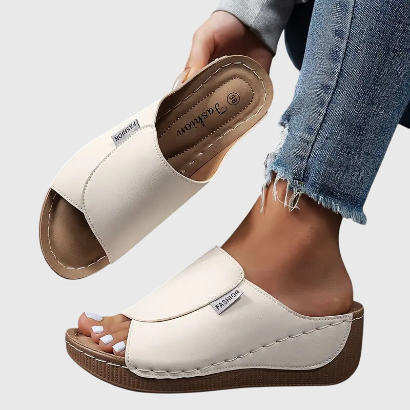 FJØRNA women's orthopedic sandals with arch support, summer open-toe sandals with cushioned footbed and adjustable straps.