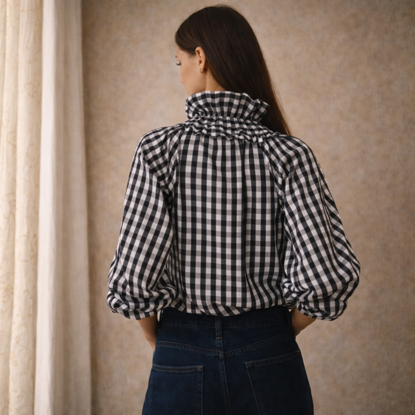 FJØRNA women's gingham ruffle oversized long sleeve blouse, stylish top with ruffle details and relaxed fit, in a classic pattern.