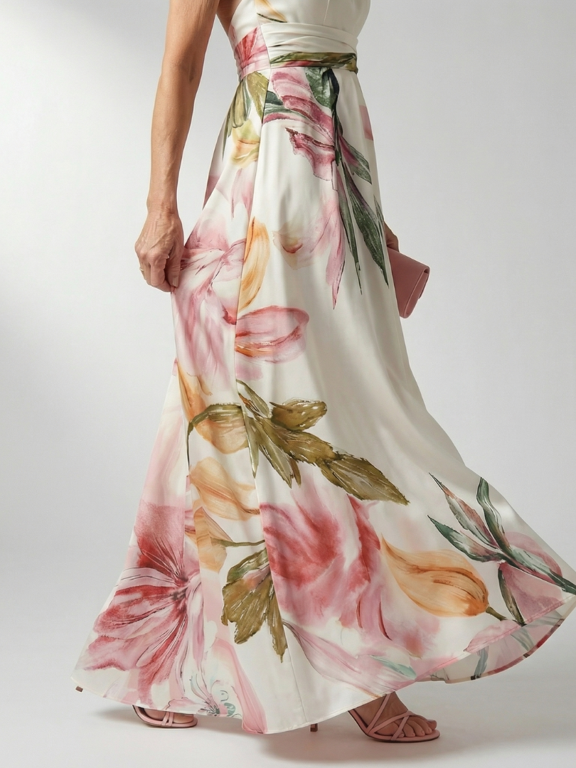 FJØRNA women's summer maxi dress with floral pattern, halter neck and sleeveless design, perfect for warm weather.