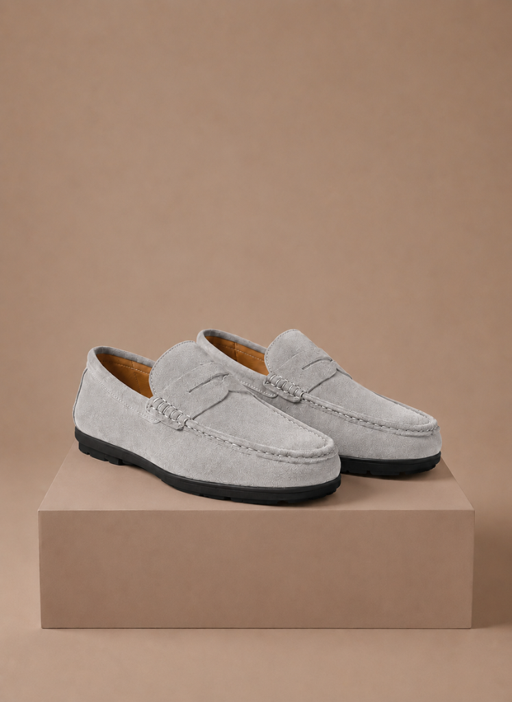 FJØRNA men's suede driving loafers, soft and comfortable slip-on shoes, featuring a classic design and sleek finish.