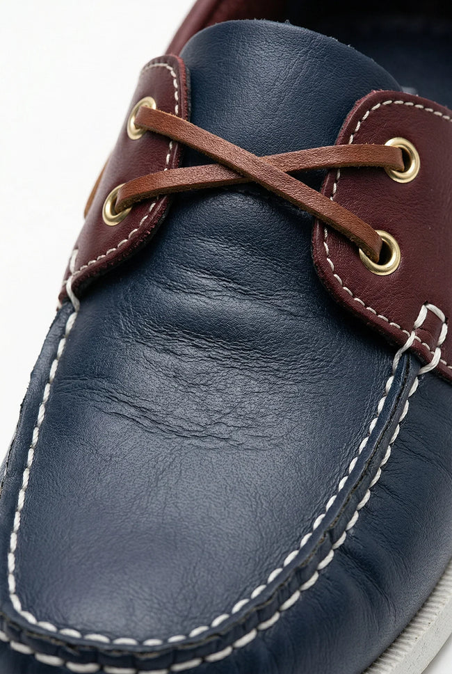 FJØRNA men's nautical boat shoes with PU upper, deck shoes featuring classic design and slip-on style for casual maritime wear.