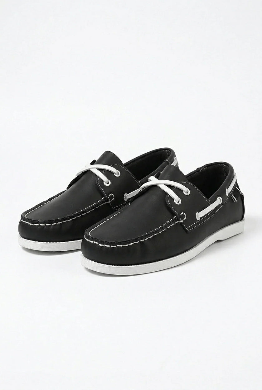 FJØRNA men's navy nautical boat shoes with PU upper, classic deck shoe design, showcasing laces and rubber sole detail.