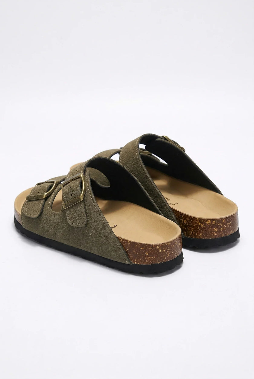 FJØRNA men's casual summer sandals with adjustable straps and durable design, shown in a high-quality image.