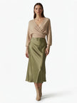 FJØRNA satin high-waist flowing midi skirt for women, elegant pencil style in soft fabric with a smooth, flowing silhouette.