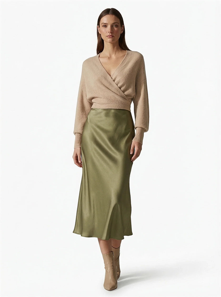 FJØRNA satin high-waist flowing midi skirt for women, elegant pencil style in soft fabric with a smooth, flowing silhouette.