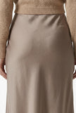 FJØRNA satin high-waist flowing midi skirt for women, elegant pencil style in soft satin fabric with a smooth, flowing silhouette.