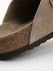 FJØRNA suede-effect slip-on clogs for women, stylish and comfortable suede loafers with a refined design and casual fit.