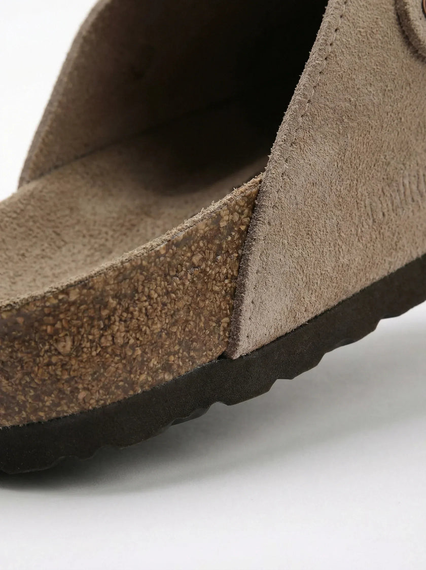 FJØRNA suede-effect slip-on clogs for women, stylish and comfortable suede loafers with a refined design and casual fit.