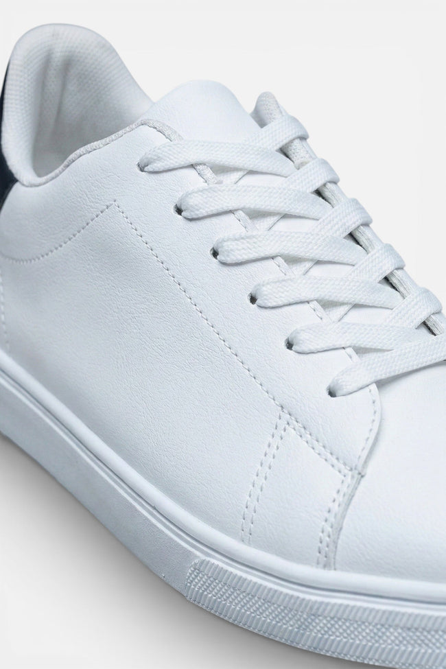 Men's FJØRNA casual lace-up trainers with lightweight design and everyday style, shown in a side view.