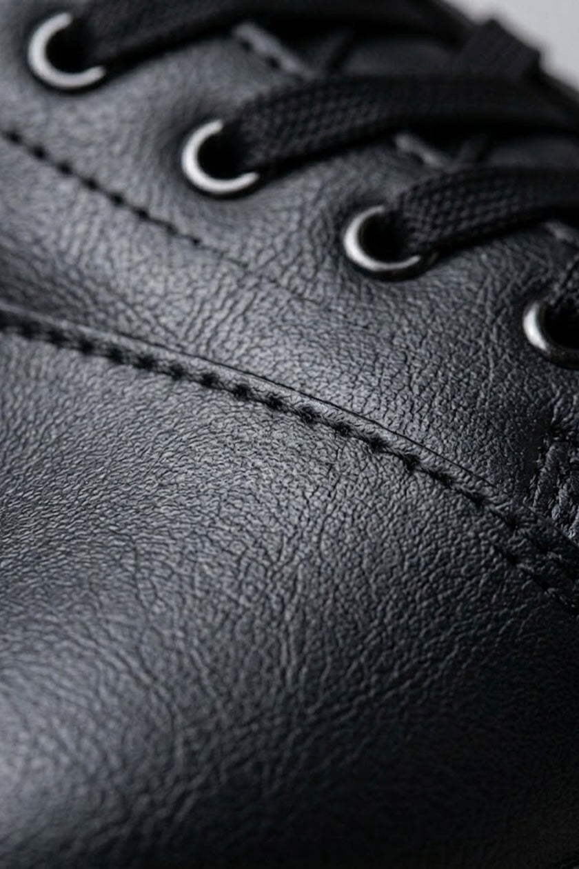 Men's lightweight casual lace-up trainers by FJØRNA, featuring a sleek design and comfortable fit for everyday wear.
