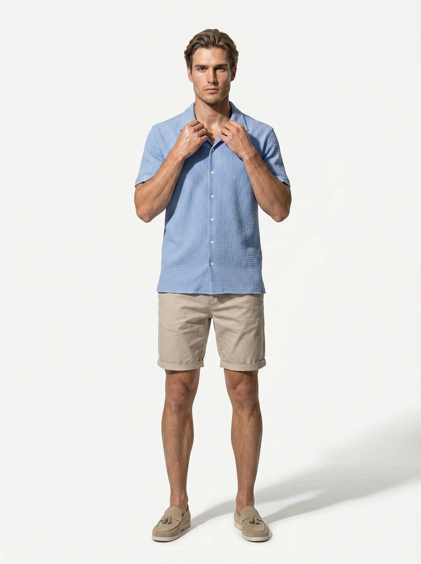 FJØRNA men's casual short-sleeve button-up shirt, full-body image, lightweight summer tops, stylish and comfortable for warm weather.