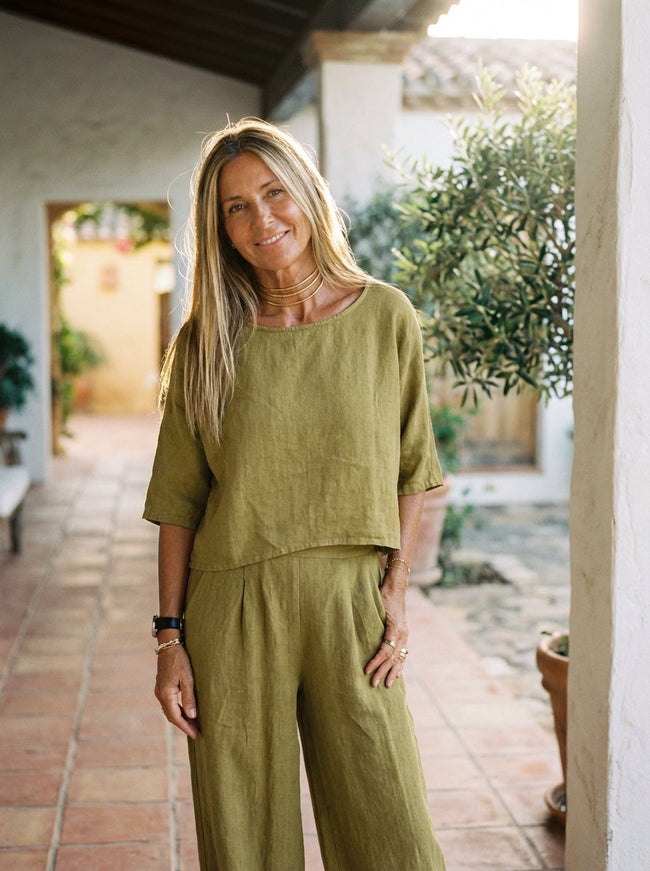 FJØRNA women's summer two-piece linen co-ord set with pockets, featuring a relaxed fit and casual style for warm weather.
