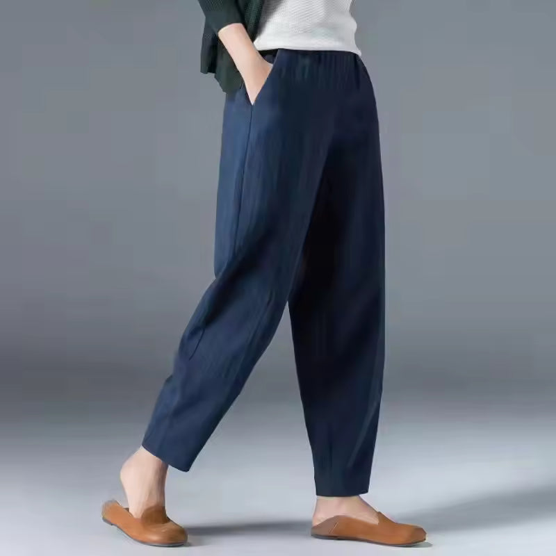 FJØRNA lightweight summer tapered women's trousers with elastic waist, casual and breathable for warm weather.