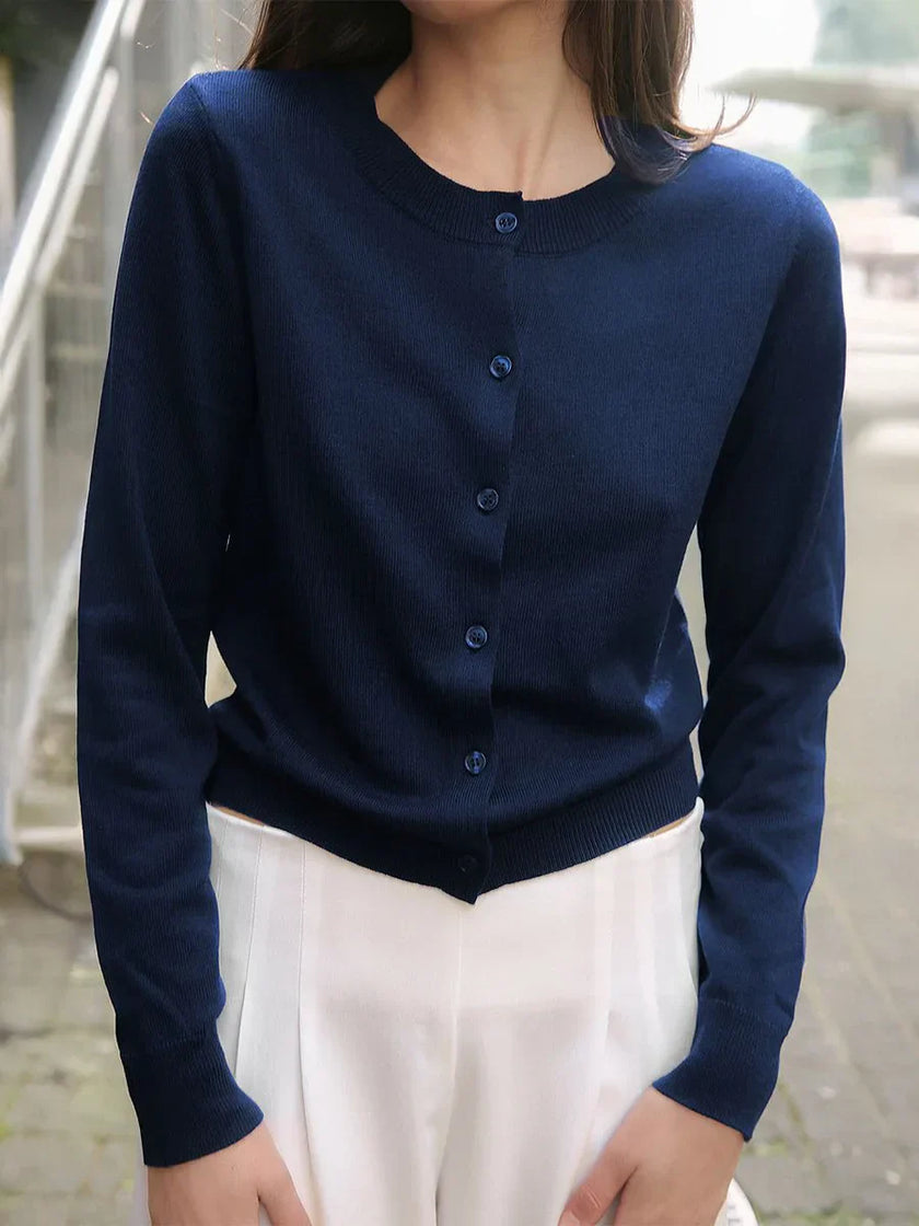 FJØRNA women's longline button-front knit cardigan, stylish and cozy tops for women in a versatile design.