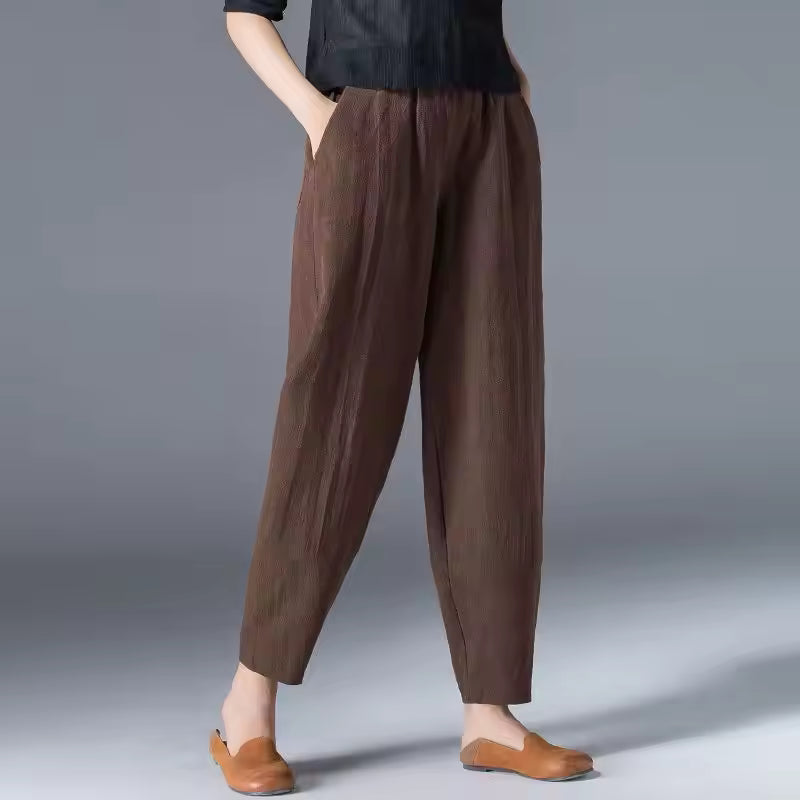 FJØRNA women's lightweight summer trousers with tapered fit and elastic waist, casual and comfortable for warm weather.