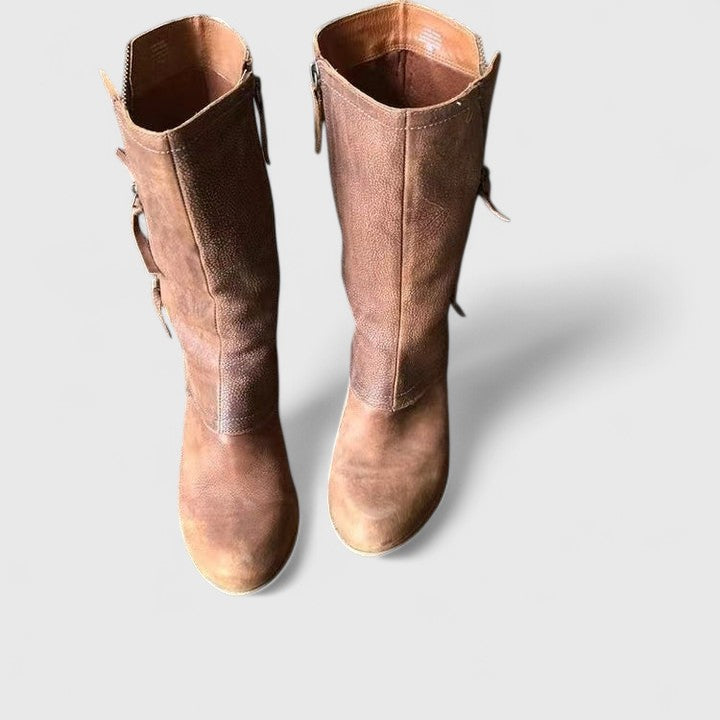 FJØRNA women's orthopedic boots with classic arch support, featuring a stylish design and supportive sole for comfortable wear.