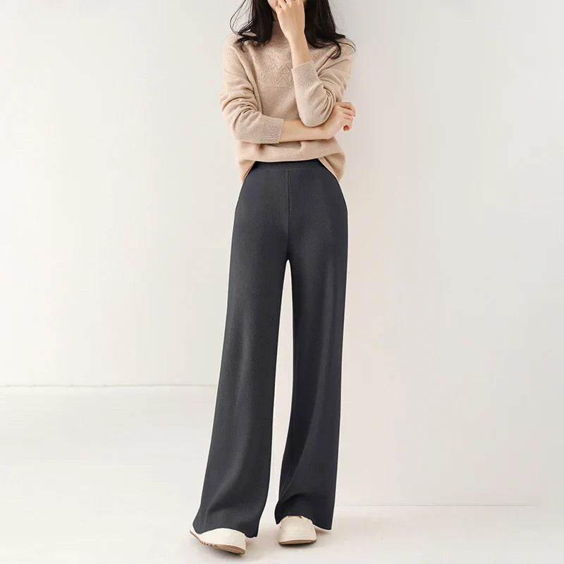 FJØRNA women's merino wool wide-leg joggers, comfortable pants with soft, natural fiber for cozy, stylish loungewear.