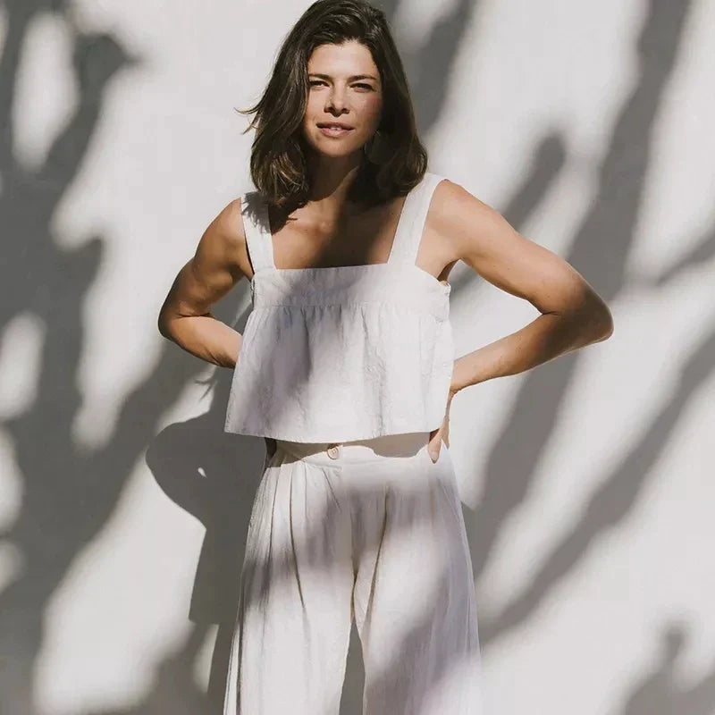 FJØRNA women’s linen cropped culotte trousers with wide-leg design, lightweight and breathable for a stylish, relaxed fit.
