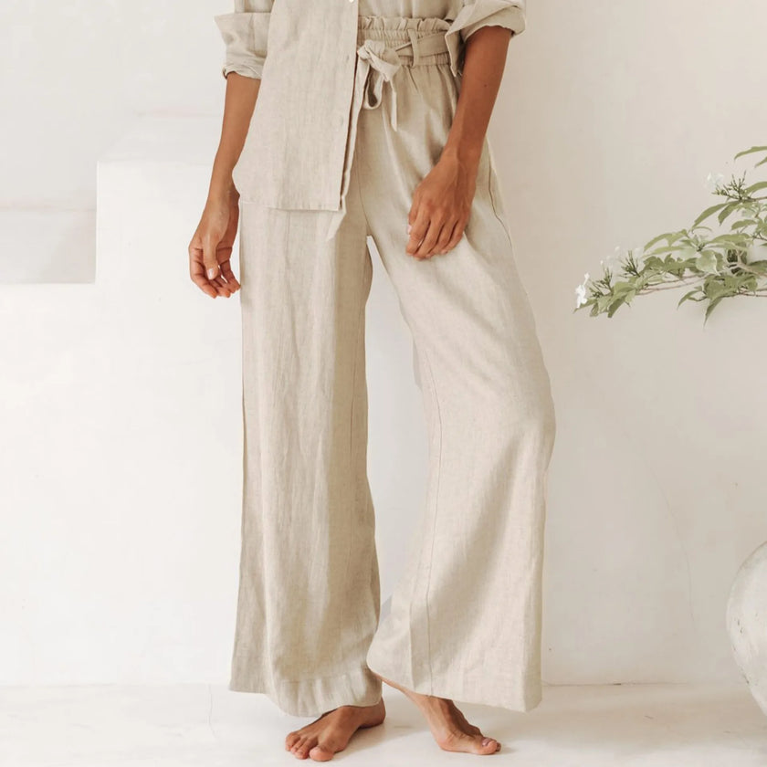 FJØRNA linen wide-leg pants for women, loose pull-on trousers with relaxed fit and natural fabric, shown on a model.