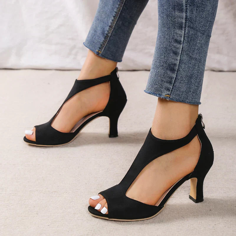 FJØRNA women's orthopedic sandals with a heel and non-slip sole, featuring supportive straps and comfortable design for everyday wear.