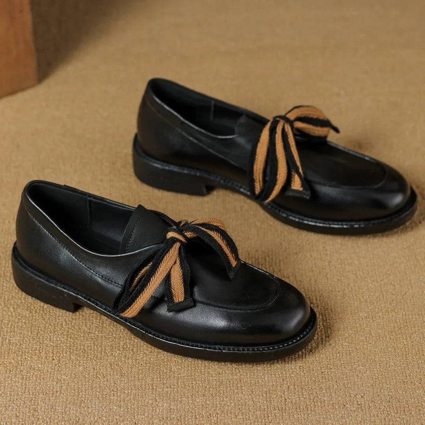 FJØRNA women's dual-tone leather loafers with cushioned soles, handcrafted shoes featuring stylish design and comfortable fit.