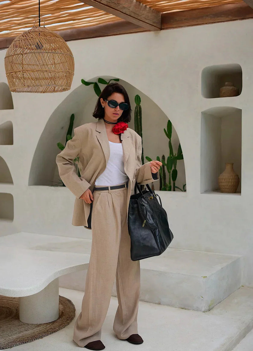 FJØRNA linen blend women's wide-leg high-waist trousers, stylish and comfortable pants with a relaxed fit and natural fabric texture.