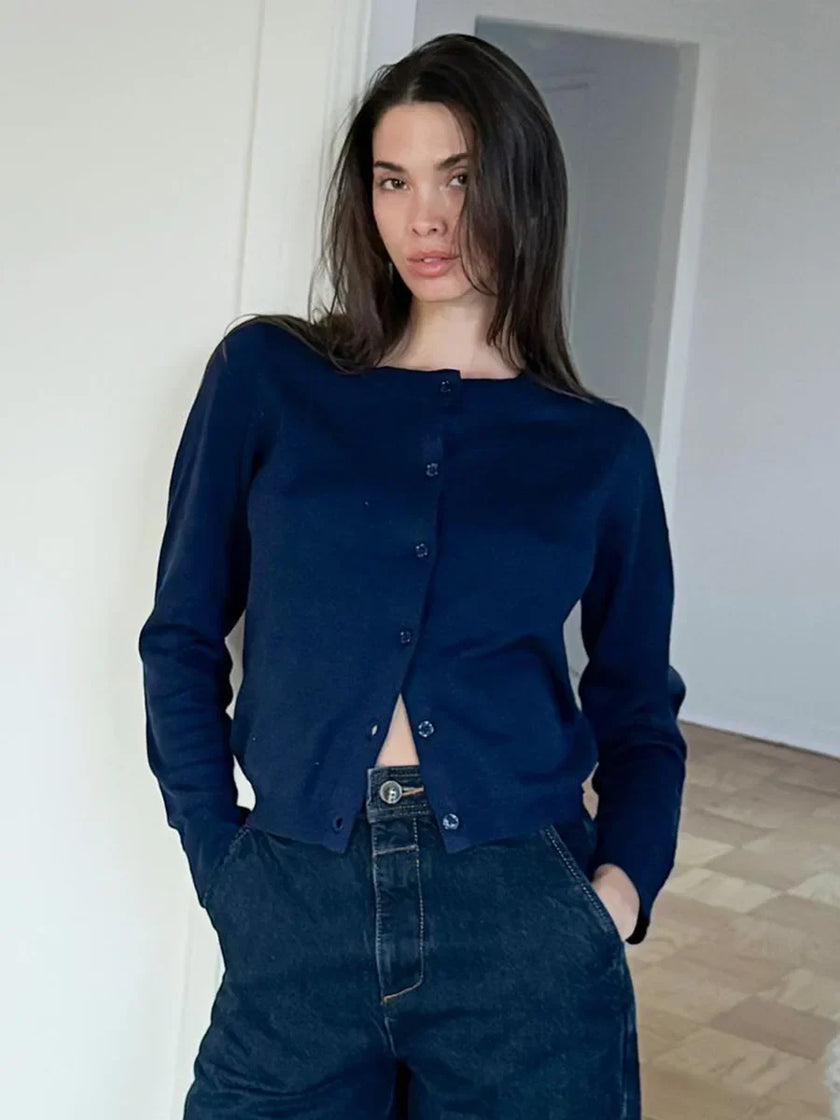 FJØRNA women's longline button-front knit cardigan, stylish and cozy long-sleeve tops for women, in soft, textured fabric.