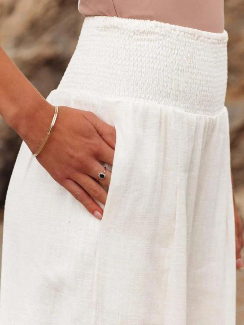 Lightweight FJØRNA women's wide-leg summer trousers, relaxed fit, perfect for beach or casual summer wear.