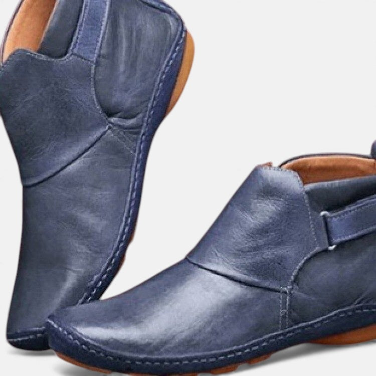 FJØRNA women's orthopedic ankle boots in breathable leather, stylish city flair design, with a rounded toe and ankle support.
