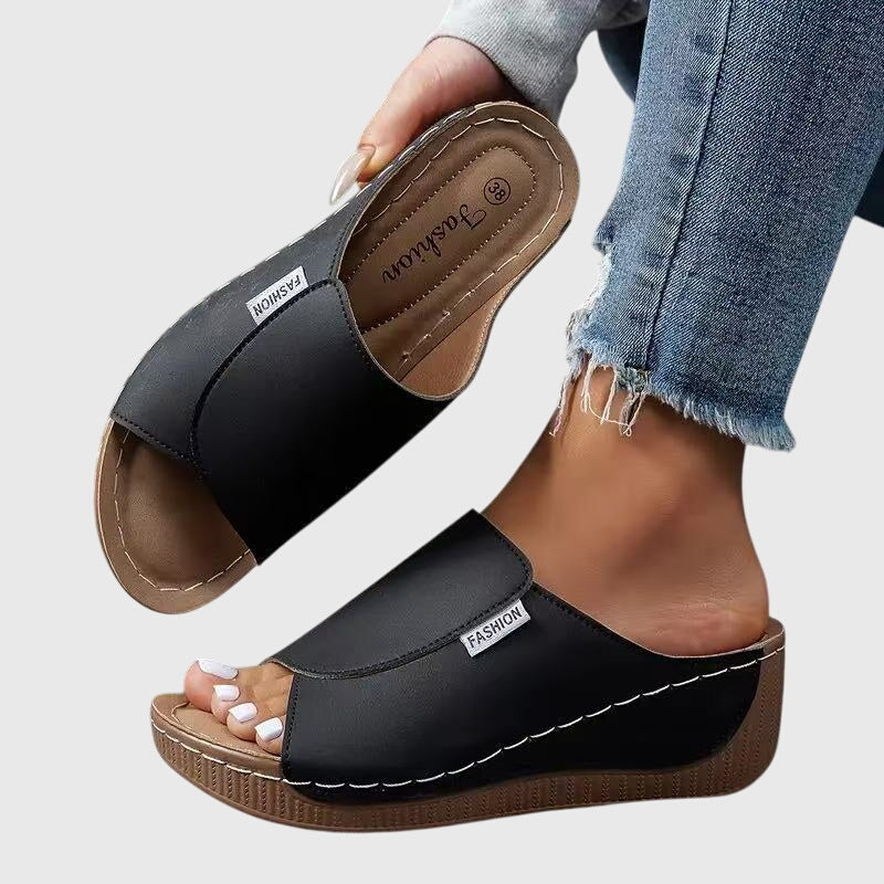 FJØRNA women's orthopedic sandals with arch support, summer-ready open-toe sandals, in neutral tones, featuring cushioned soles.