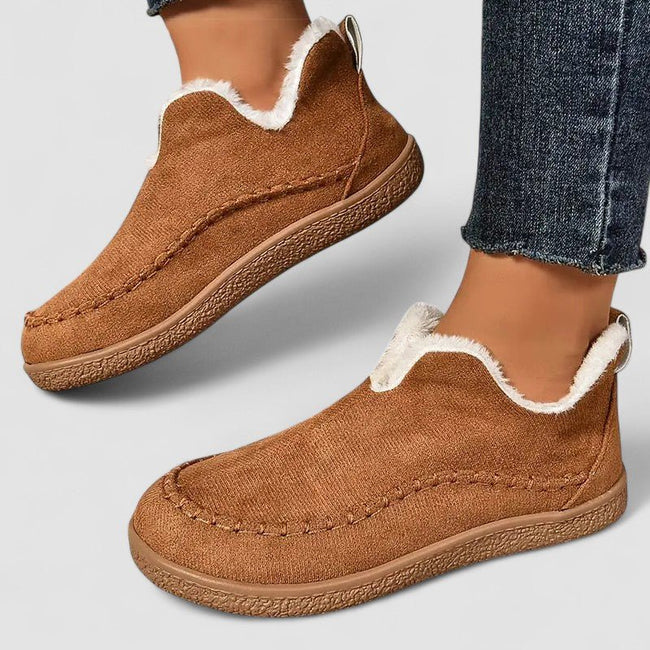 FJØRNA women's orthopedic slip-on shoes with zip-up design, heeled arch support and comfortable fit for daily wear.