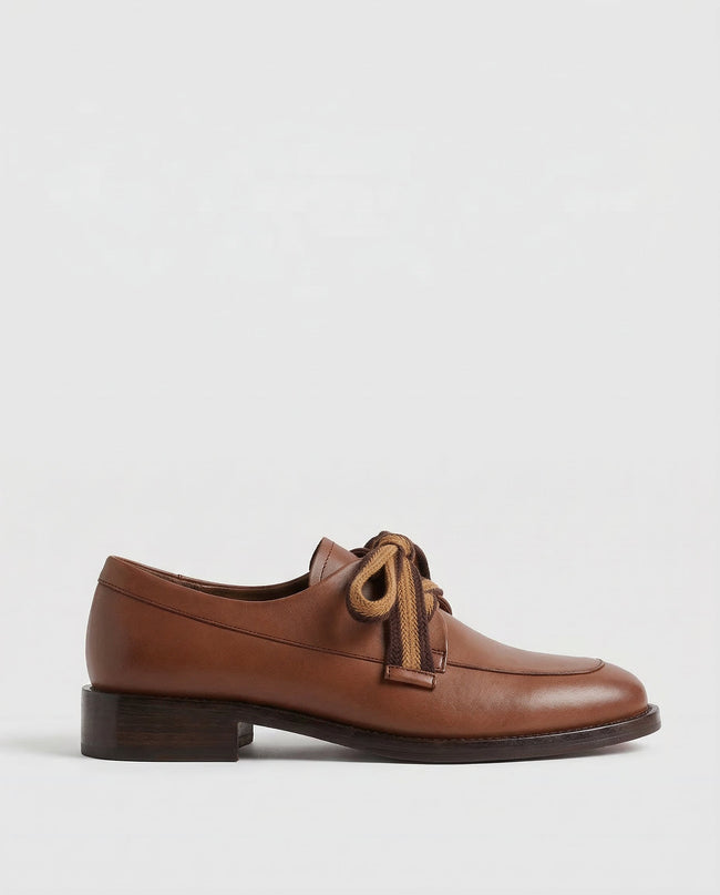 FJØRNA women's dual-tone leather loafers with cushioned insoles, handcrafted shoes featuring stylish design on a white studio background.