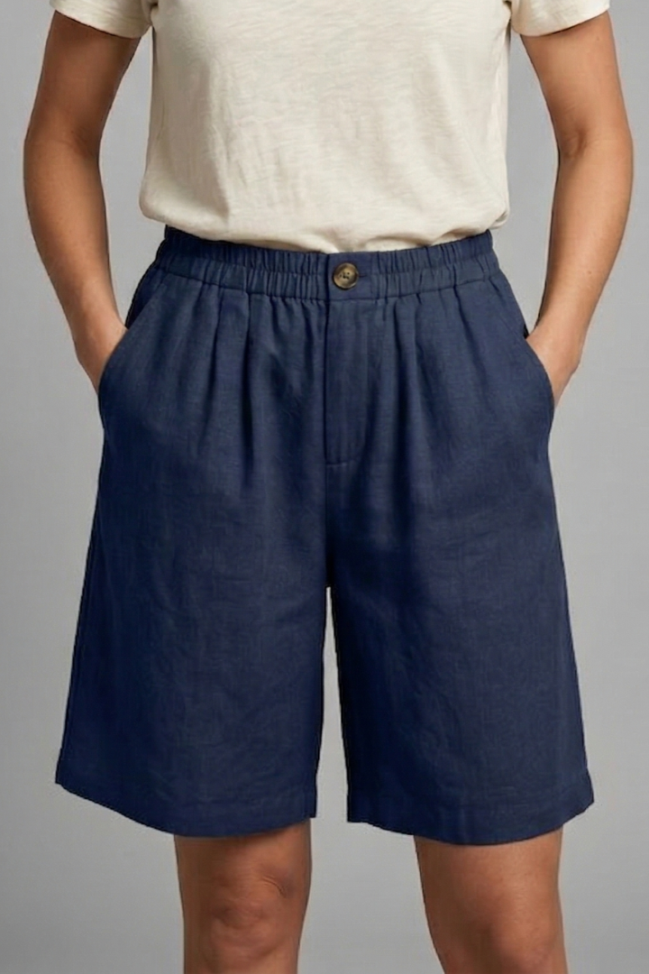 FJØRNA women's lightweight summer shorts with elastic waist, relaxed fit, breathable fabric, and pockets for casual comfort.