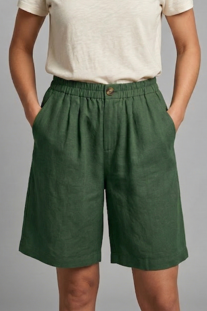 Lightweight women’s summer shorts by FJØRNA with elastic waist, relaxed fit, breathable fabric, and practical pockets.