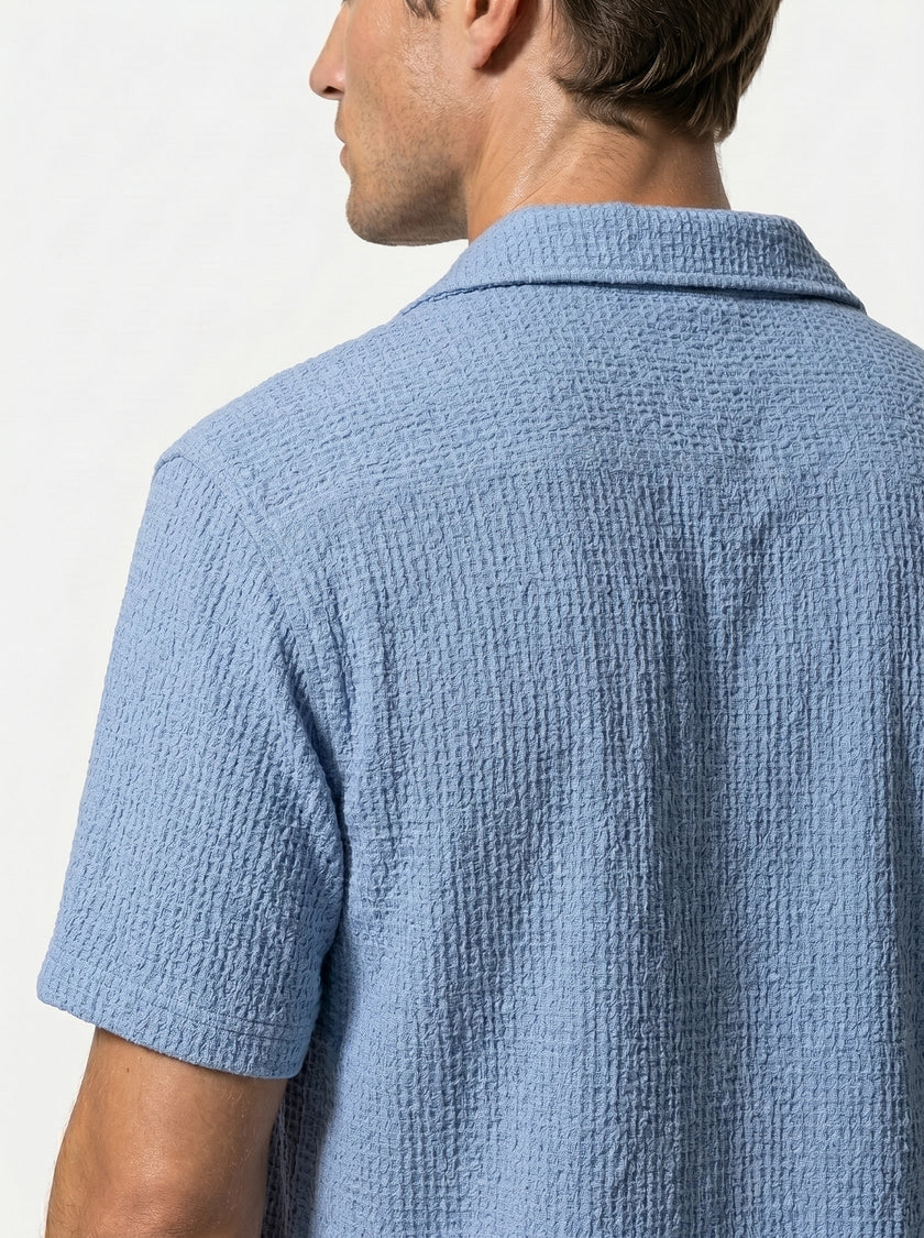 FJØRNA men's classic short-sleeve button-up shirt, casual summer tops with no-seam design, lightweight and breathable for warm weather.