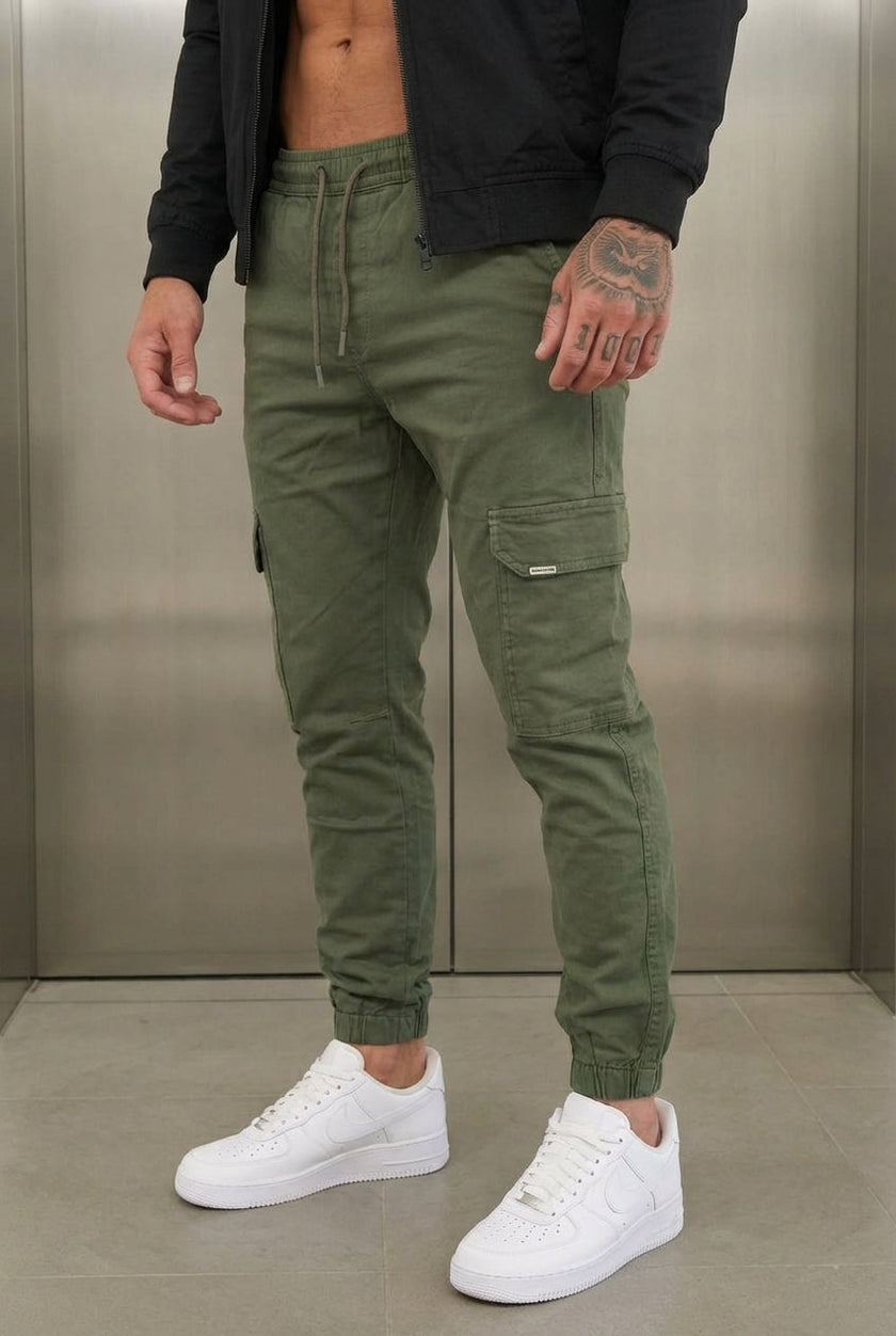 Men's cargo jogger trousers in army green by FJØRNA, featuring a relaxed fit and multiple pockets, ideal for casual wear.