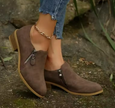 FJØRNA women's orthopedic slip-on ankle boots with zip-up closure and low heel, in veiya_bruin2 color.