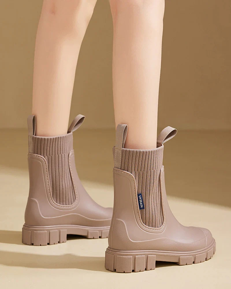 Yara | Women's Waterproof Non Slip Chelsea Lug Sole Ankle Boots with Comfortable